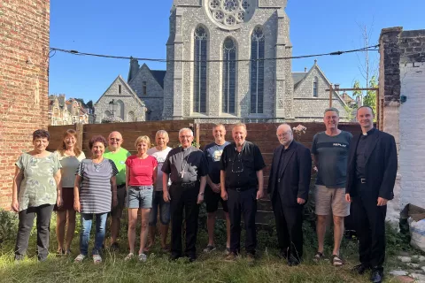 Gorenjska ekipa z ljubljanskim nad&scaron;kofom metropolitom msgr. Stanislavom Zoretom in vodjem bruseljskega pastoralnega sredi&scaron;ča, župnikom Zvonetom &Scaron;trubljem (v sredini) / Foto: A. J. P.