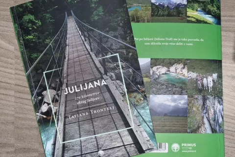 Knjiga o poti Juliana trail / Foto: Grega Flajnik