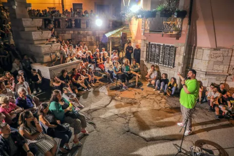 Kranjska noč 2023 na fotografiji Boštjan Gorenc Pižama Plečnikovo stopnišče / Foto: Tina Dokl