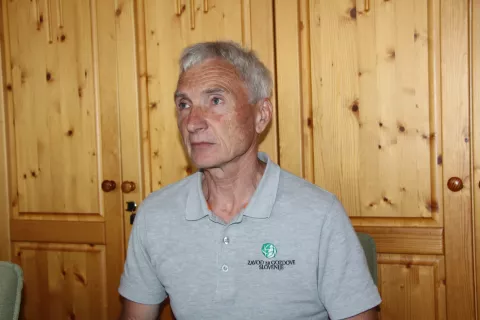 Andrej Avsenek je ob upokojitvi podoživljal spremembe v gozdu in gozdarstvu v zadnjih tridesetih letih.<br> / Foto: Cveto Zaplotnik