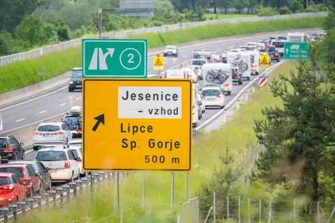 promet, zastoj na avtocesti, gorenjska avtocesta, jesenice / Foto: Nik Bertoncelj