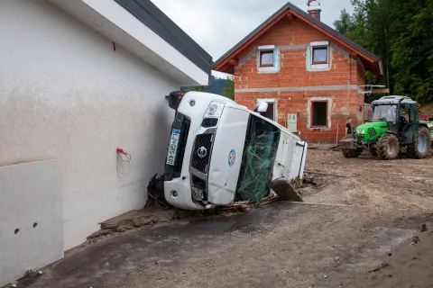 Obisk predsednice Nataše Pirc Musar, ogled posledic poplav v Kamniku, 6. avgust 2023 / Foto: Aleš Senožetnik