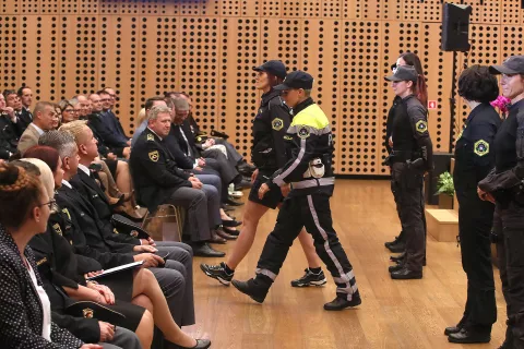 Ženske so danes prisotne na praktično vseh področjih policijskega dela. Danes je med vsemi zaposlenimi javnimi uslužbenci v policiji 27,4 odstotka žensk, kar predstavlja nekaj več kot 2200 policistk. / Foto: Gorazd Kavčič