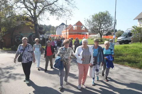 Prostovoljci so spoznavali kulturno dediščino Podbrezij. / Foto: Gorazd Kavčič