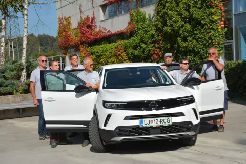 Do začetka oktobra so prostoferji v Medvodah opravili že več kot tristo prevozov. Odslej bodo uporabljali novo vozilo. / Foto: Maja Bertoncelj