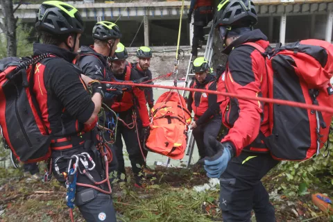 vaja zaščita in reševanje v skupni organizaciji Civilne zaščite Občine Bled in Civilne zaščite Občine Bohinj Soteska 23 GRS Bohinj gorska reševalna gasilci reka Sava Bohinjka železnica vlak / Foto: Gorazd Kavčič