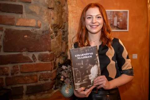 Predstavitev knjige Lekarništvo na Loškem / Foto: Primož Pičulin