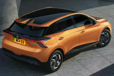 Električni MG4 navduši z dobrimi voznimi lastnostmi in razmeroma nizko ceno,saj ga lahko dobite že za 26. tisočakov / Foto: Mg