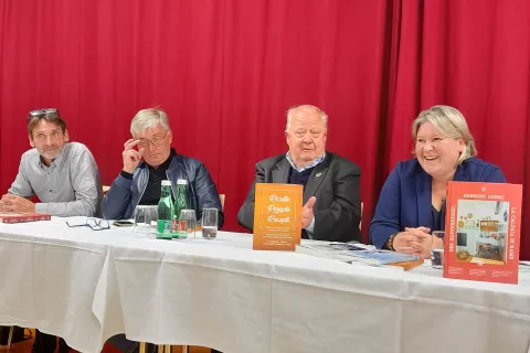 Knjižne novosti iz Kanalske doline so predstavili (od leve) Milan Piko, Rudi Bartaloth, Rafko Dolhar in Erika Jazbar. / Foto: Jože Košnjek