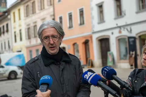 &Scaron;kofjo Loko obiskal Bo&scaron;tjan &Scaron;efic z operativno skupino za obnovo po ujmi / Foto: Primož Pičulin