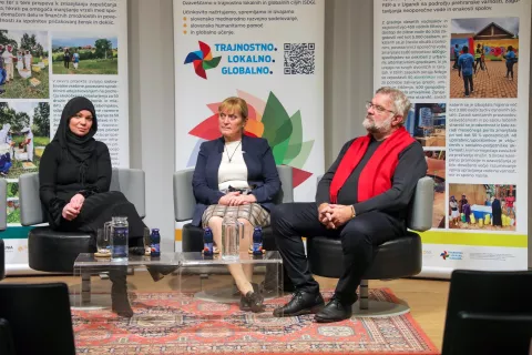 Na okrogli mizi so razpravljali Faila Pa&scaron;ić, Nada &Scaron;mid in Albin Keuc. / Foto: Tina Dokl