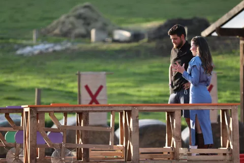 Žan Simonič in voditeljica Natalija Bratkovič v zadnji aredni / Foto: Arhiv Oddaje