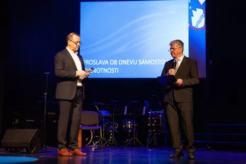 Tomaž Lah, direktor Nektar nature, z Jožetom Berlecem, predsednikom Društva Demos na Kamniškem / Foto: Aleš Senožetnik