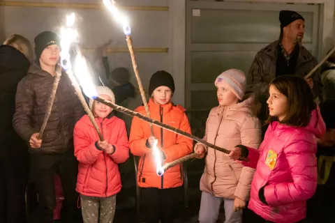 Baklada je znova naletela na lep obisk, z veseljem pa so se je udeležili tudi otroci. / Foto: Simon Benedičič