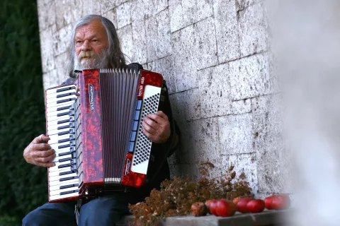 portret umetnik Nejc Slapar / Foto: Gorazd Kavčič