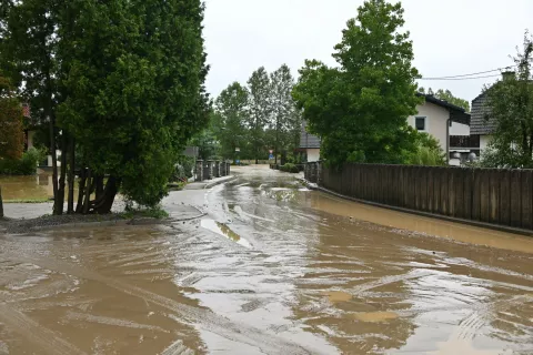Poplavljene Moste pri Komendi / Foto: Primož Pičulin