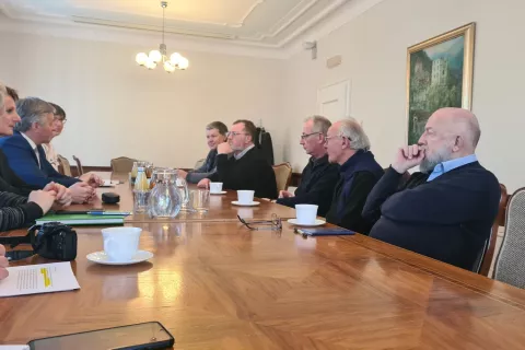 Župniki iz župnij radovlji&scaron;ke občine v pogovoru z županom Cirilom Globočnikom in njegovimi sodelavci / Foto: Marjana Ahačič