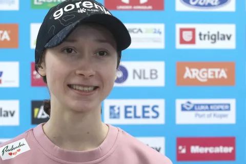 novinarska konferenca predstavitev smučarke skakalke zimska sezona 2023-2024 smučarska zveza slovenije skoki letalnica skakalnica / Foto: Gorazd Kavčič