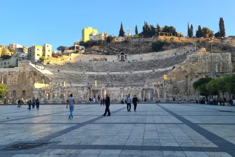 Rimsko gledali&scaron;če s &scaron;est tisoč sedeži je bilo v Amanu zgrajeno pred skoraj dva tisoč leti, ko se je mesto &scaron;e imenovalo Filadelfija. / Foto: Marjana Ahačič