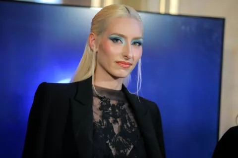 Sara Briški Cirman Raiven mezzosopranistka, pop pevka, harfistka predstavnica Slovenije za pesem evrovizije evrovozija / Foto: Tina Dokl