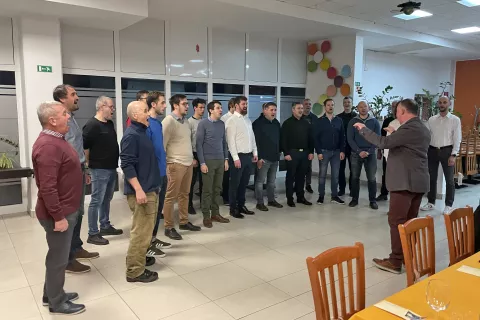 Moški pevski zbor Alpina je na slavnostnem občnem zbiru v januarju zaznamoval šestdesetletnico neprekinjenega delovanja. / Foto: Tanja Mlinar