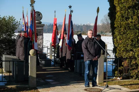 Martin Premk, slavnostni govornik na spominski slovesnosti ob osemdeseti obletnici usmrtitve štiridesetih talcev v Šenčurju / Foto: Maša Likosar