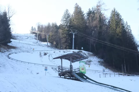 Smuči&scaron;če Straža tudi letos ne bo obratovalo. / Foto: Gorazd Kavčič