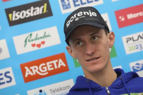 novinarska konferenca tiskovka smučarji skakalci pred sezona 2023-24 odhod tekma Finska smučarski skoki sneg svetovni pokal SZS smučarska zveza Slovenije / Foto: Gorazd Kavčič