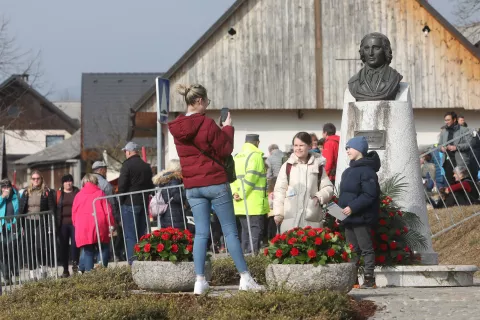 kulturni praznik 8. februar pesnik France Pre&scaron;eren rojstna hi&scaron;a Vrba pohodniki prireditev / Foto: Gorazd Kavčič
