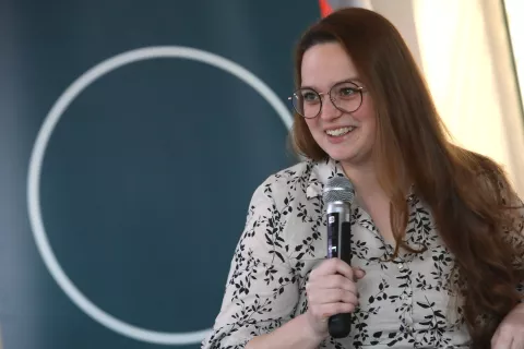 Ema Koselj je v kranjski Kovačnici predstavila svojo sladko pot grenkega priokusa./ Foto: Gorazd Kavčič