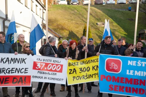 Protest ob ukunitvi NMP Kamnik, / Foto: Aleš Senožetnik