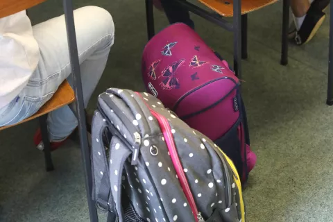 prvi šolski dan OŠ osnovna šola Cerklje občina Cerklje nadomestna učilnica poplave 2023 prostori kmetijska zadruga Cerklje varna pot v šolo veselje po druženju sošolci sošolke šolske klopi / Foto: Gorazd Kavčič