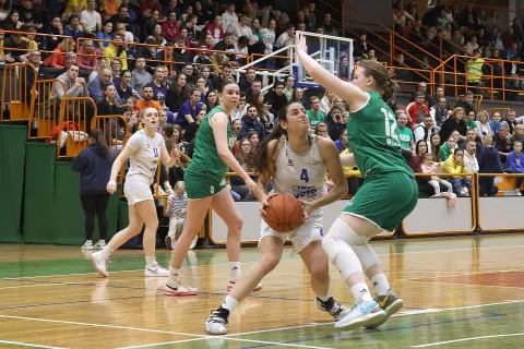 finale končnice U20 ženska košarka ŽKK Triglav proti Ilirija Ljubljana poraz končno 2. mesto / Foto: Gorazd Kavčič