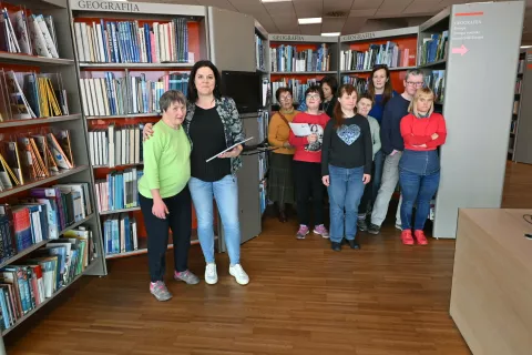 Na obisku v knjžnici / Foto: Primož Pičulin