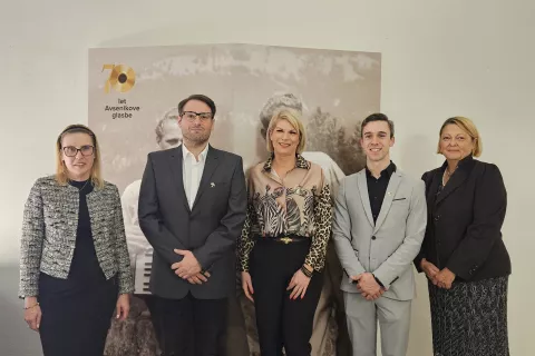 Kustosinja Katja Kreutz Praprotnik, Anže Langus, direktorica Muzejev radovlji&scaron;ke občine Petra Bole, direktor Tradicije Avsenik Ale&scaron; Avsenik in Mihaela Pichler / Foto: Nika Topori&scaron;