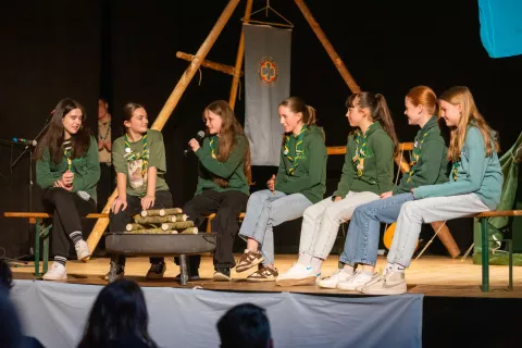 Taborniki in tabornice so obiskovalcem predstavili tudi taborni&scaron;ke zakone in kako poteka dan na taborjenju. / Foto: Simon Benedičič