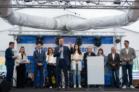 Gibanje Svoboda je kandidate za evropske poslance predstavila na festivalu stranke ob Zbiljskem jezeru. / Foto: Primož Pičulin