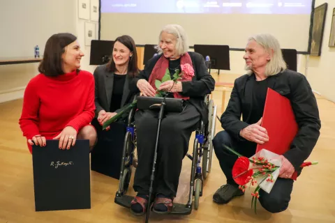 nagradi in priznanji Riharda Jakopiča 2024 na fotografiji z leve Đejmi Hadrovič prejemnica priznanja Rihard Jakopič, Tina Konec prejemnica priznanja Rihard Jakopič, Ančka Gošnik Godec prejemnica nagrade za življenjsko delo Rihard Jakopič in Jurij Kalan prejemnik nagrade Riharda Jakopiča / Foto: Tina Dokl