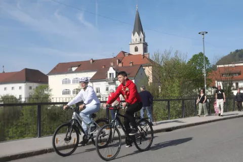 Država bo kolesarjenje spodbujala tudi s subvencijami za e-kolesa. Fotografija je simbolična. / Foto: Gorazd Kavčič