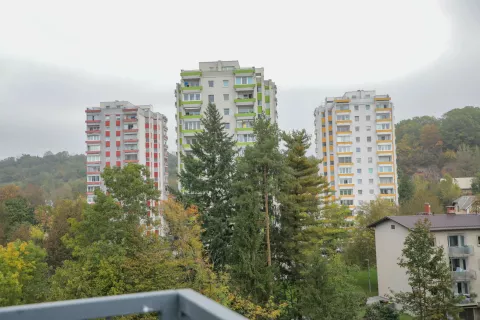 Prehajamo v fazo ohlajanja trga, kaže letno poročilo o nepremičninskem trgu. / Foto: Tina Dokl