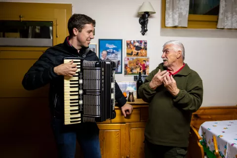 Sašo Avsenik presenečenje na 80 letnici / Foto: Primož Pičulin