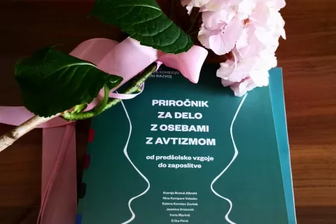 Priročnik je v slovenskem prostoru novost. Je delo slovenskih avtorjev in ni prevedeno besedilo. / Foto: Arhiv Projekta
