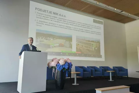 V sklopu projekta so izvedli pilotno zaposlitev mlade osebe z avtizmom v podjetju MIK. / Foto: Arhiv Projekta