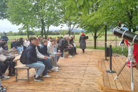 Odprtje učilnice na prostem ob Gimnaziji Franceta Prešerna / Foto: Mateja Rant