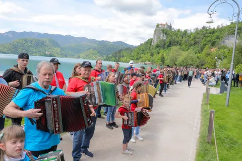 harmonika tekmovanje, srečanje harmonike okoli jezera Bled / Foto: Tina Dokl