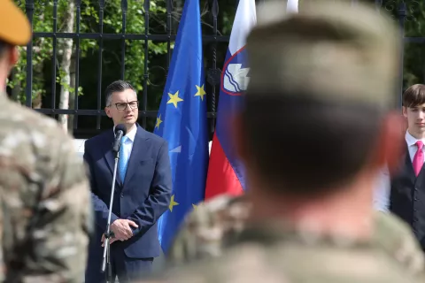 &raquo;Slovenska vojska ima dve nalogi &ndash; uriti se za obrambo države in pomagati ljudem,&laquo; je poudaril minister za obrambo Marjan &Scaron;arec. / Foto: Gorazd Kavčič
