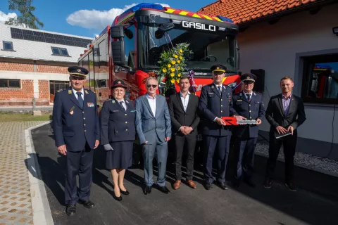 Ob prevzemu novega gasilskega vozila in garaže / Foto: Primož Pičulin