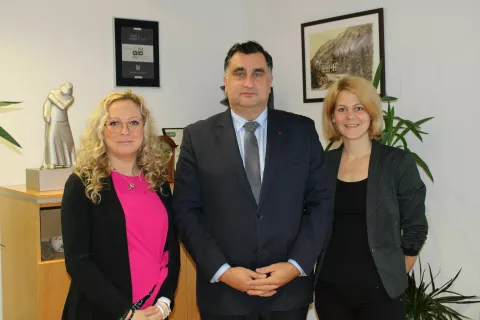 Jeseni&scaron;ki župan Peter Bohinec je ostal brez ene podžupanje, to je Sabine Mulalić (na sliki levo) iz Gibanja Svoboda. Podžupanja pa ostaja Tina Repovž iz županove liste Socialni demokrati. Župan za zdaj ne namerava imenovati novega podžupana. / Foto: arhiv Občine Jesenice