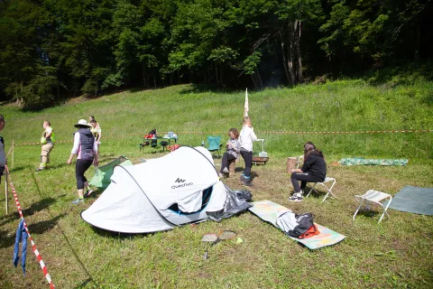 Nesreča se kaj hitro lahko pripeti tudi na taborjenju. / Foto: Aleš Senožetnik