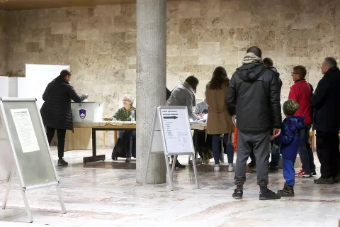 Na Gorenjskem je odprtih štirinajst posebnih volišč za predčasno glasovanje na evropskih volitvah in posvetovalnih referendumih. / Foto: Gorazd Kavčič (arhiv) / Foto: 